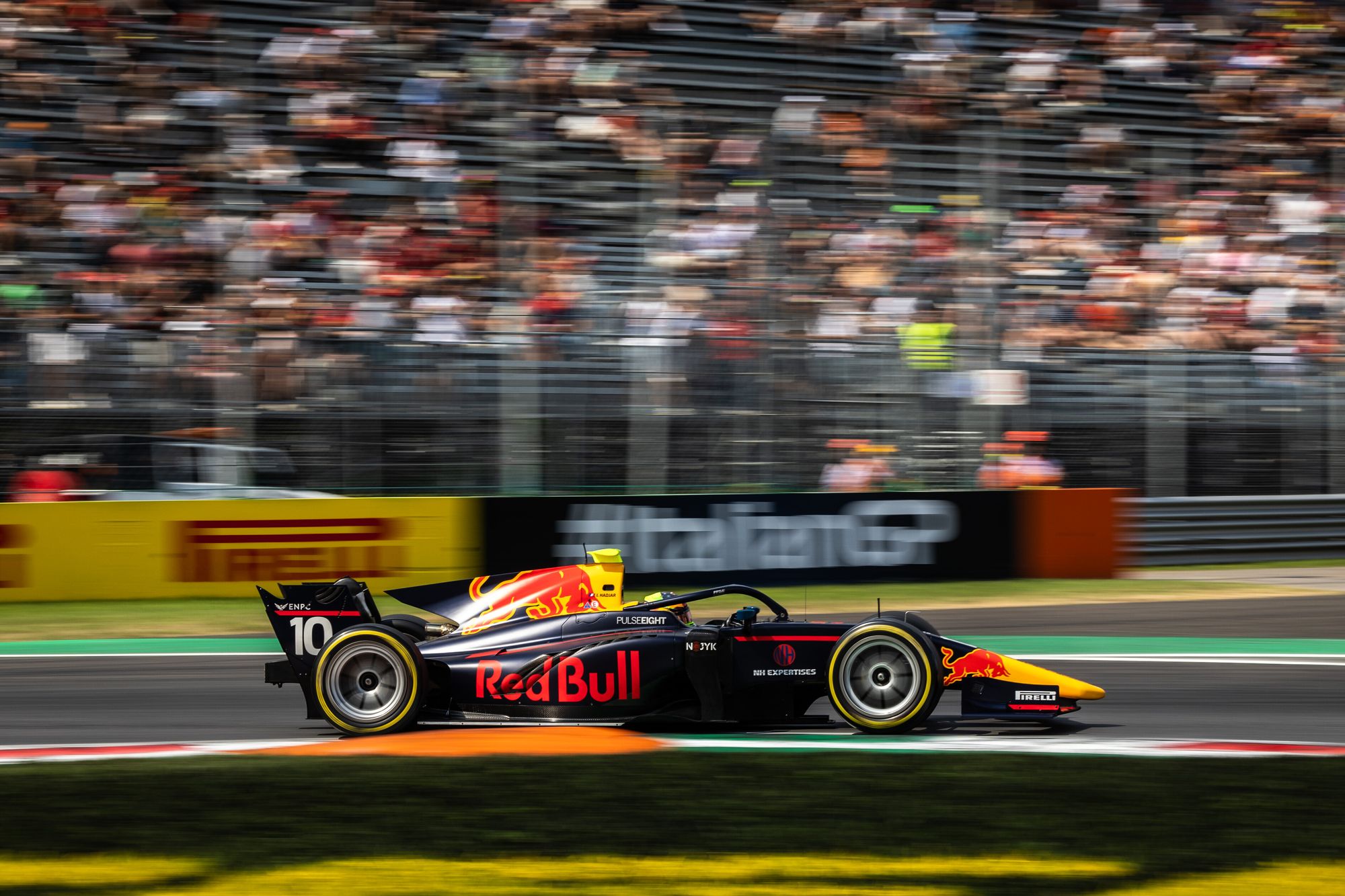 Red Bull F1 junior Isack Hadjar, F2