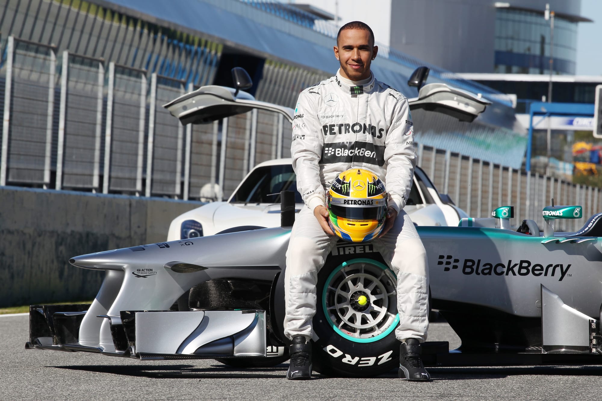 Lewis Hamilton set to make shock switch to Ferrari in F1 2025 : r/formula1