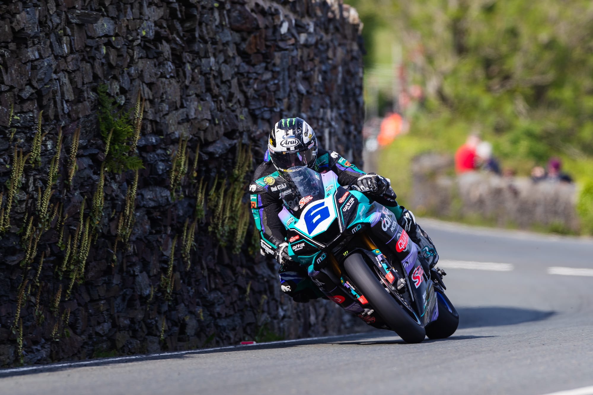 Michael Dunlop in the first Supersport race at the 2024 TT