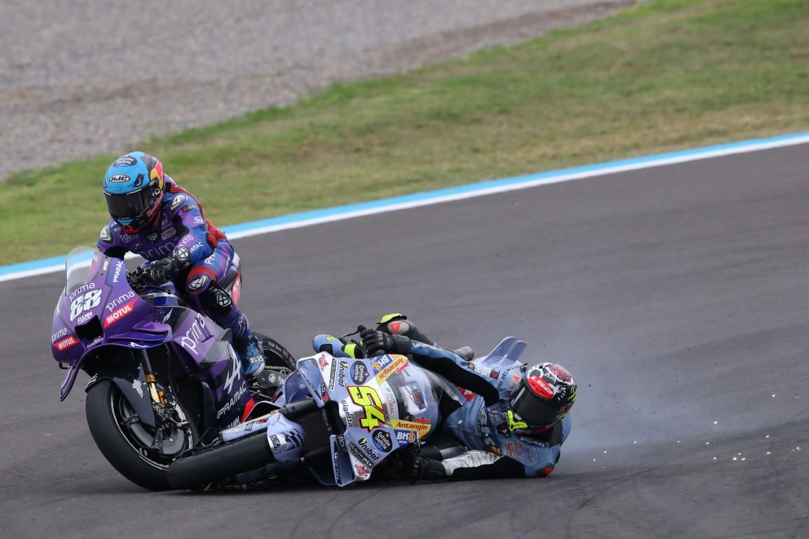 Miguel Oliveira and Fermin Aldeguer crash