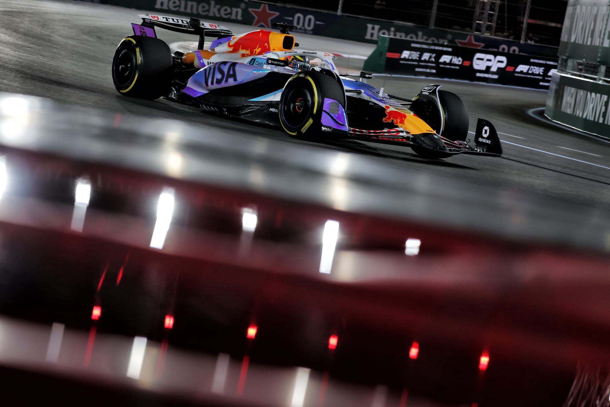 Second F1 practice in Vegas twice stopped by loose drain cover