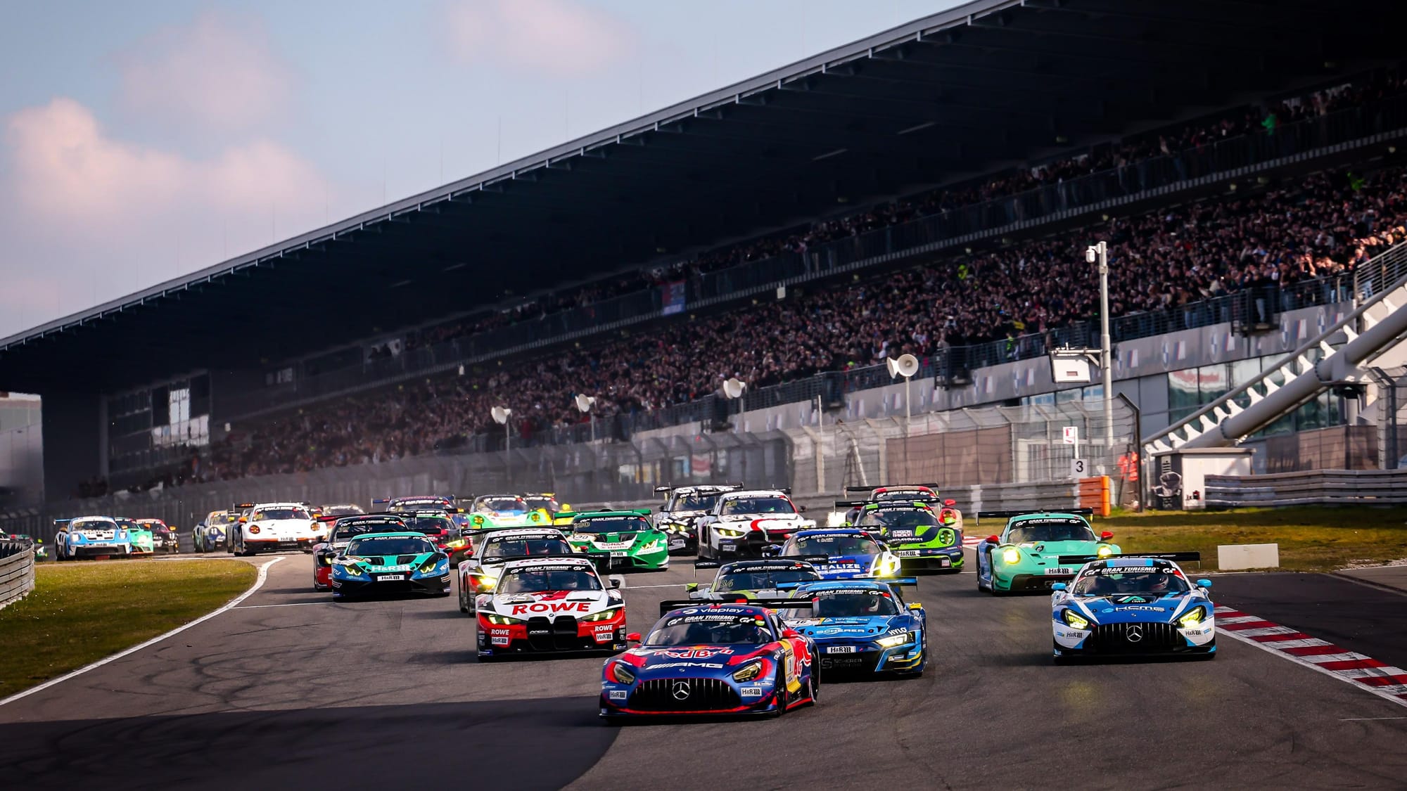 What happened in Verstappen's Nurburgring return race