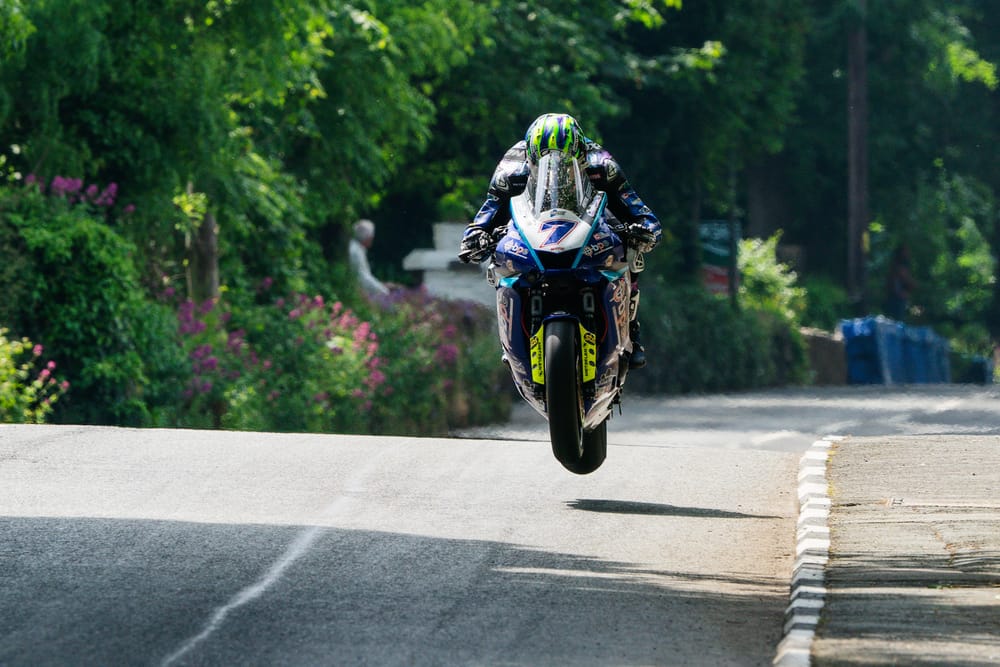 TT vs circuit racing - riding style differences explained