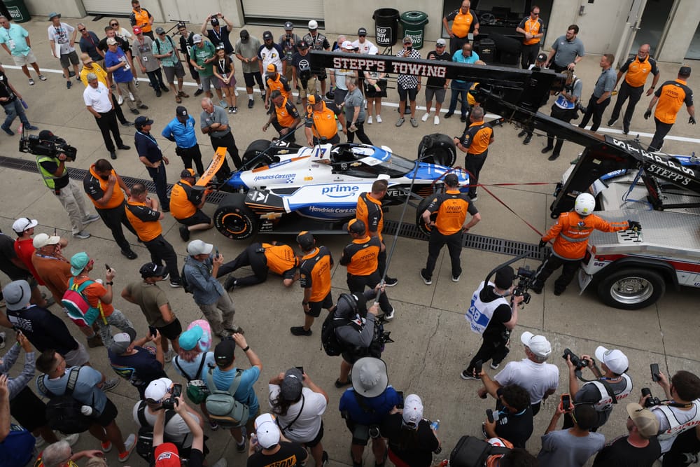 Larson crashes, wind wreaks havoc - what we learned from Indy 500's Fast Friday