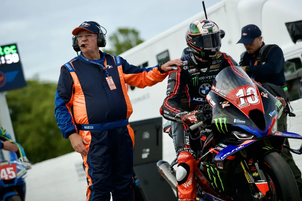 Hickman injured in Isle of Man TT qualifying crash