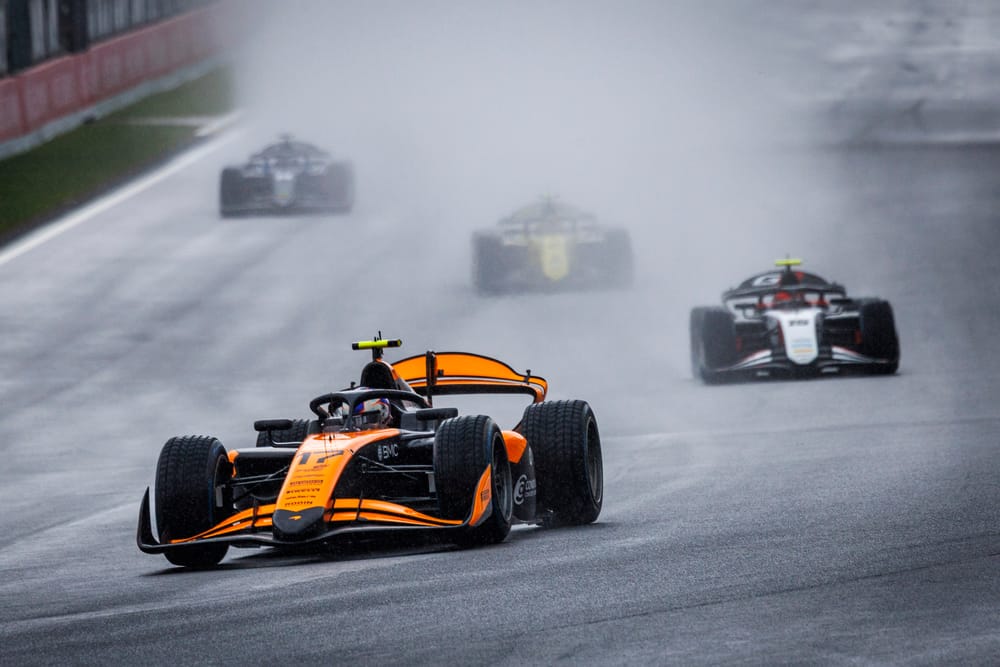 Two F1 juniors lose the same F2 race win