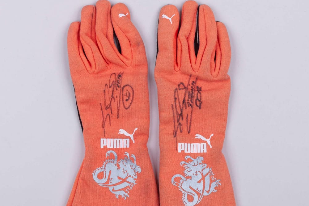 Your chance to own signed memorabilia from F1 champions!