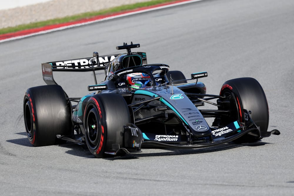 Mercedes sets new benchmark laptime at F1's Barcelona test