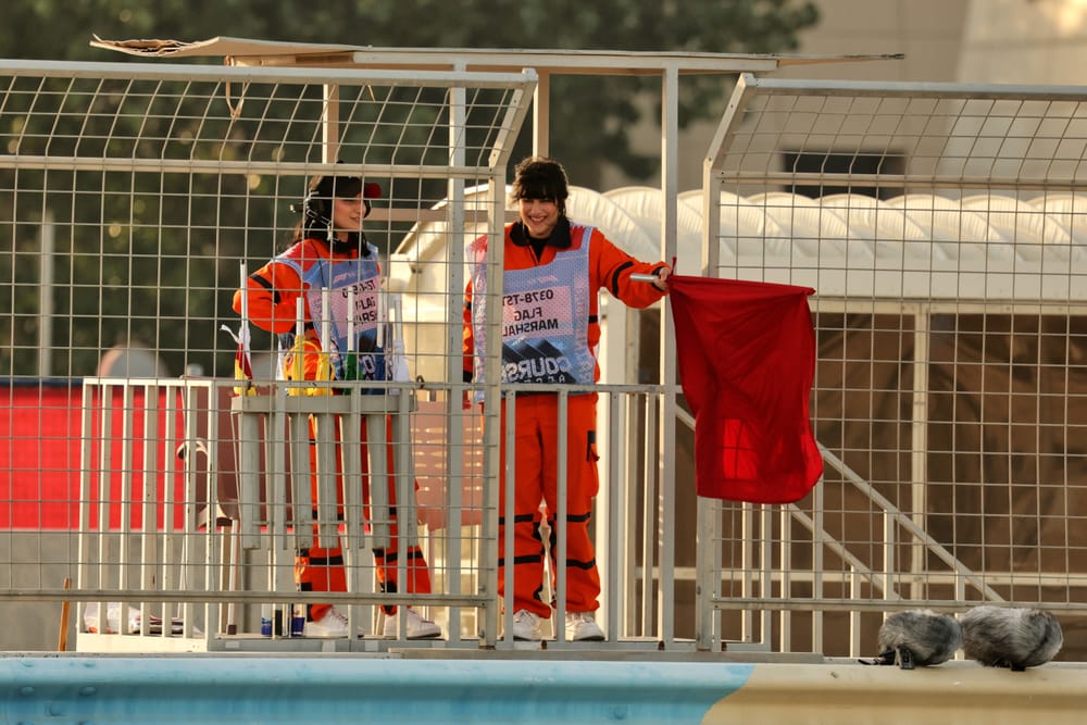 Stray wing mirror one of two quick-fire red flags in Bahrain test