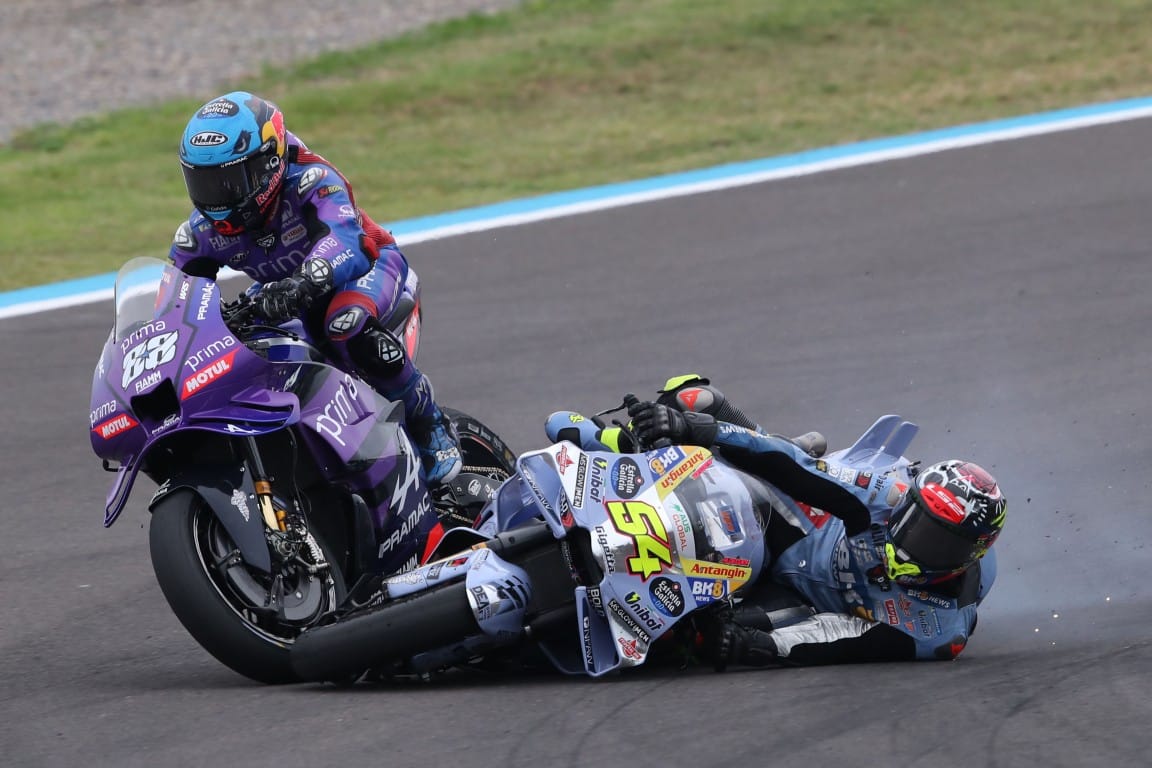 Miguel Oliveira and Fermin Aldeguer crash