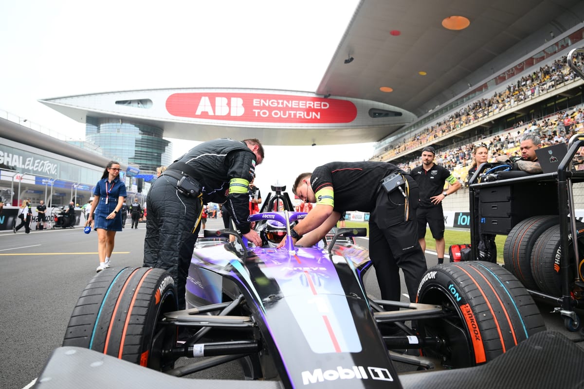 Fractious, point-less race effectively ends Porsche's title defence