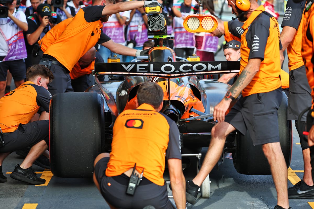 Norris Choca y Piastri Bajo Investigación en Prácticas Dominadas por Ferrari en Bakú