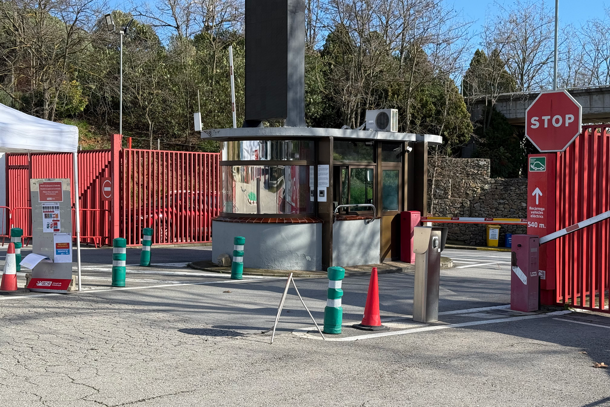 Security clampdown outside F1's private 2026 test - The Race